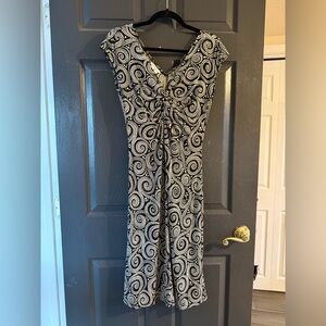 London Times Women's Black and White Sheath Dress V-neck Midi